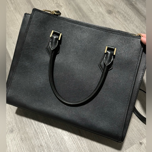 Michael Kors Saffiano Leather Bag & Wallet - Picture 8 of 12